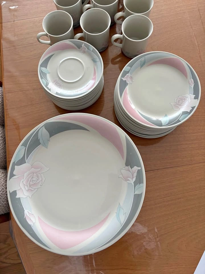 Chinaware Dinner Set - 12 Dinner, Dessert, Bowls, Tea, Mugs