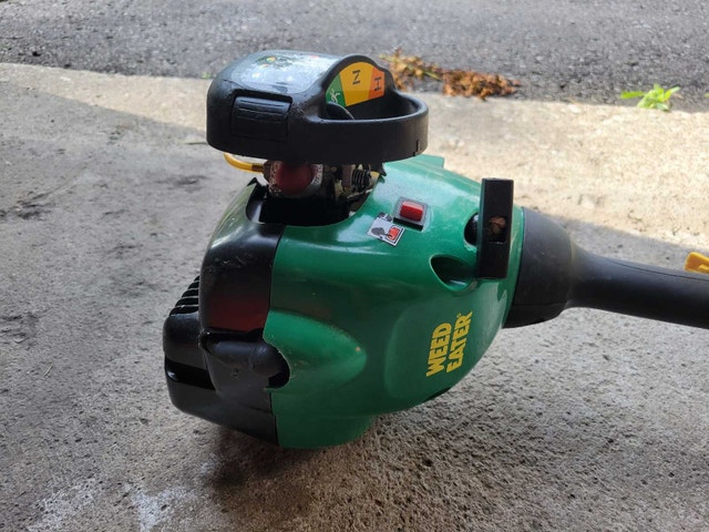 Weed Eater and Black & Decker Grass String Trimmer - photo 3