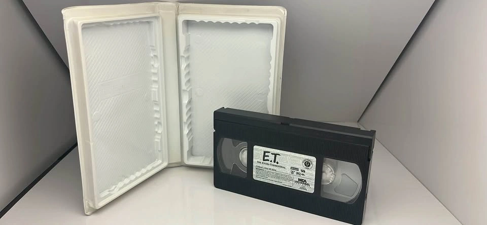 E.T. The Extra-Terrestrial VHS Movie - photo 3