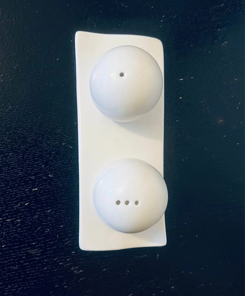 Salt and Pepper Shakers with Tray / White Ceramic - photo 5