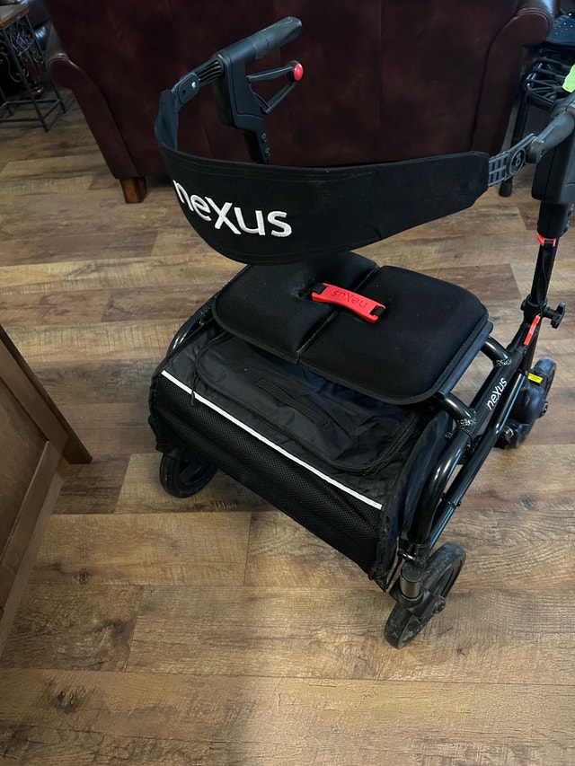Rollator Nexus 3 - Like New