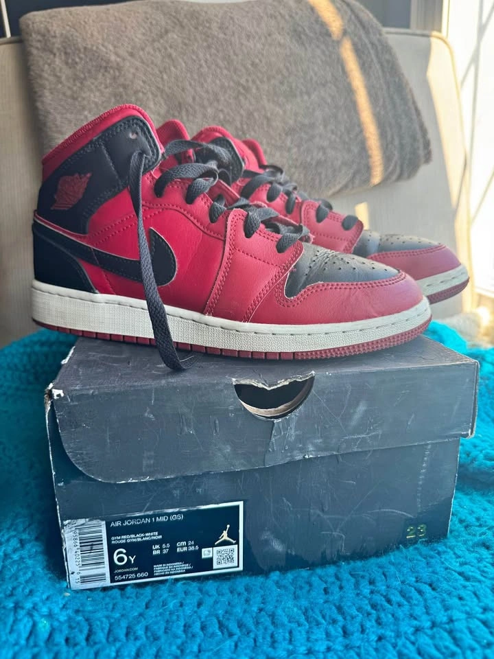Air Jordan 1 Mid (GS) "Bred" – Size 6Y – OG ALL