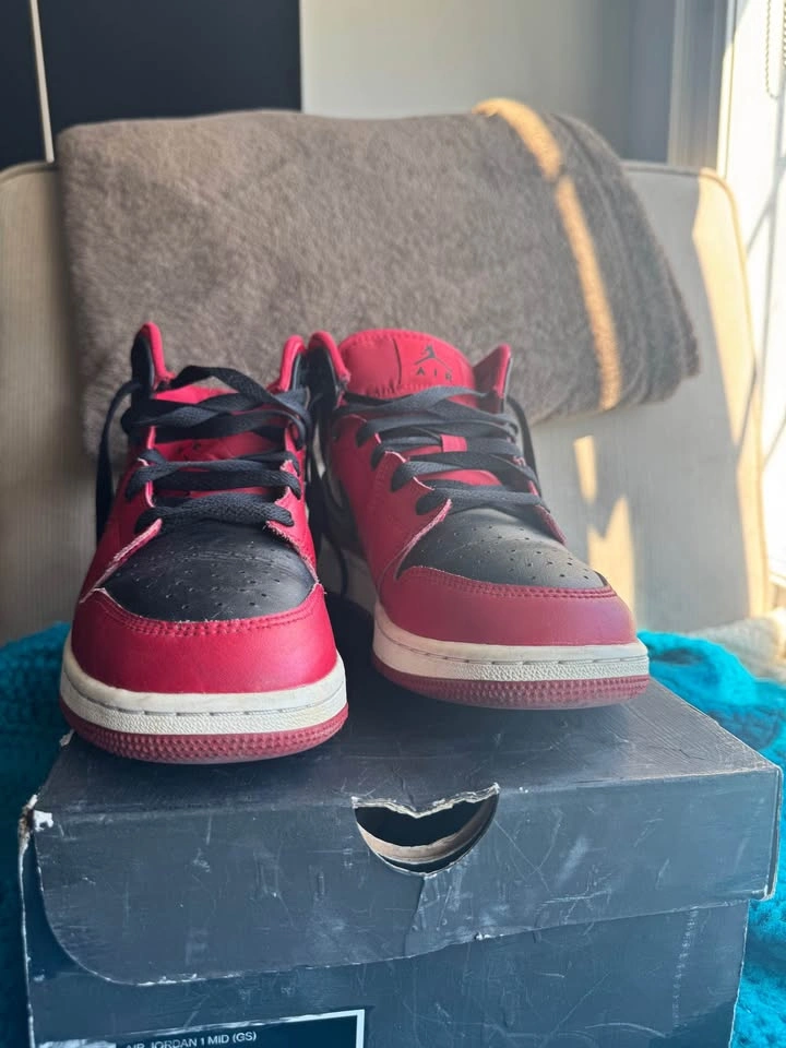 Air Jordan 1 Mid (GS) "Bred" – Size 6Y – OG ALL - photo 2