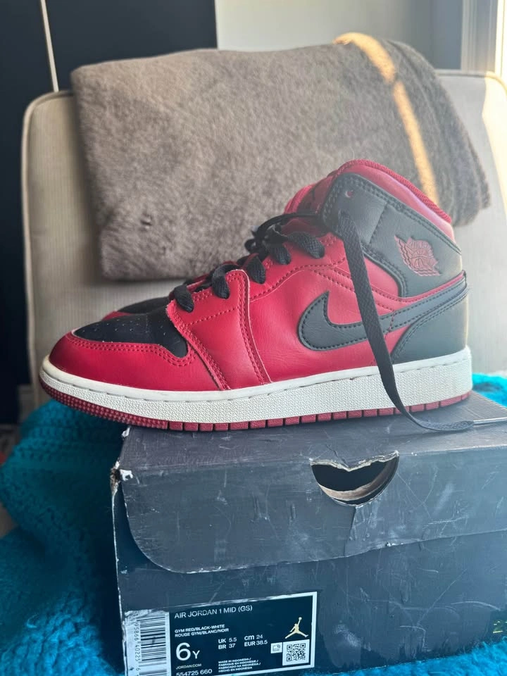 Air Jordan 1 Mid (GS) "Bred" – Size 6Y – OG ALL - photo 3
