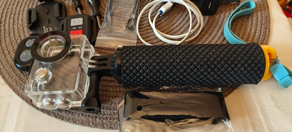 Eken 4K Ultra HD Waterproof Action camera bundle - photo 4