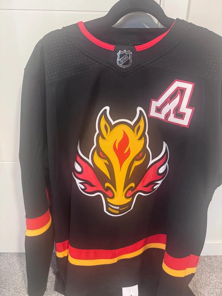 Calgary Flames Jersey - photo 2