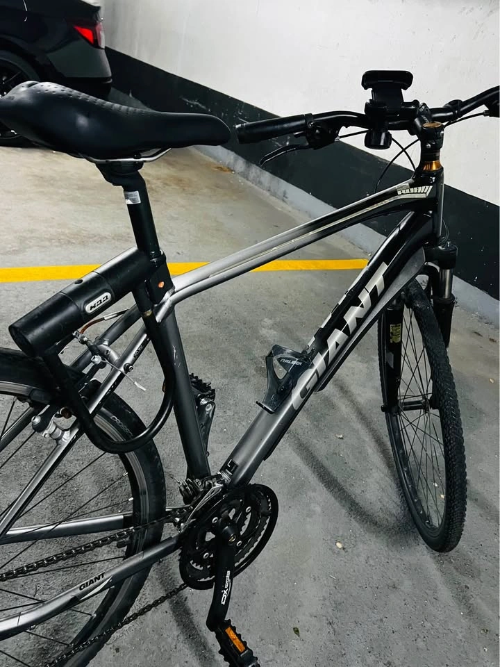 Giant Roam Hybrid Adult Bike - photo 3