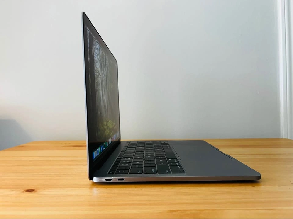 13” Macbook Pro i7-16GB RAM-256GB Storage - photo 3