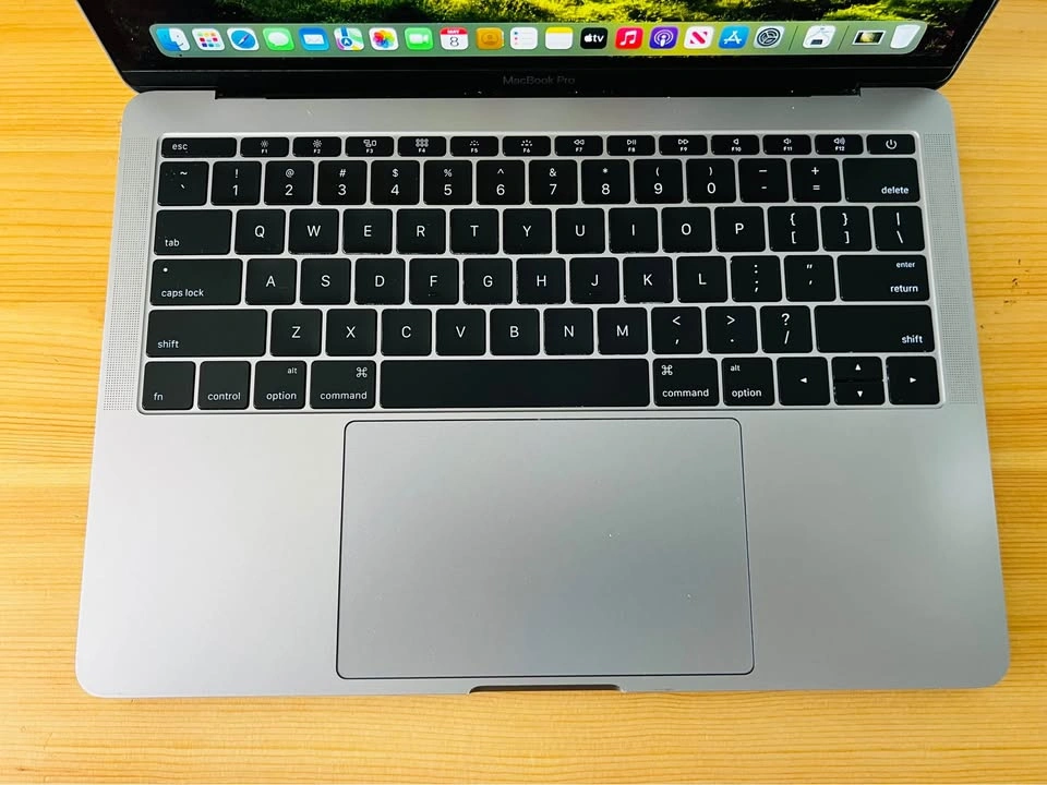 13” Macbook Pro i7-16GB RAM-256GB Storage - photo 5