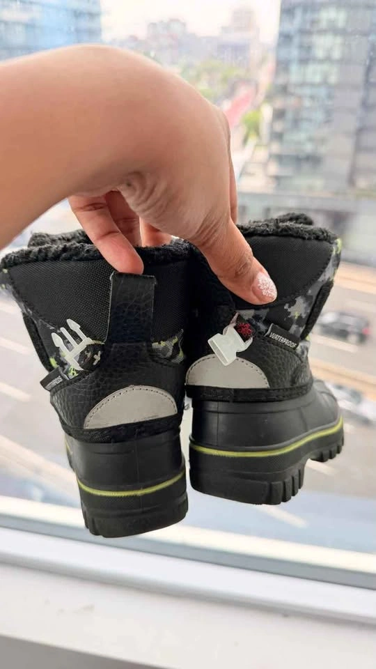 Winter shoes toddler size 6 - photo 2