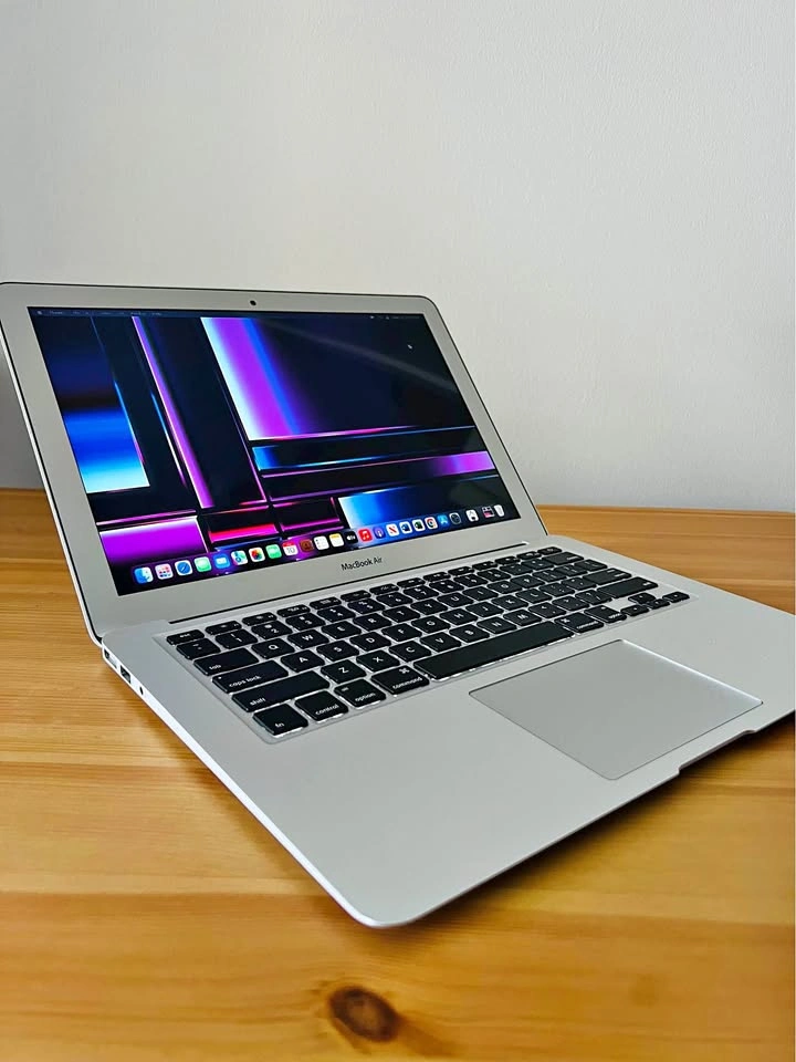 2017 Macbook Air i5-8GB RAM