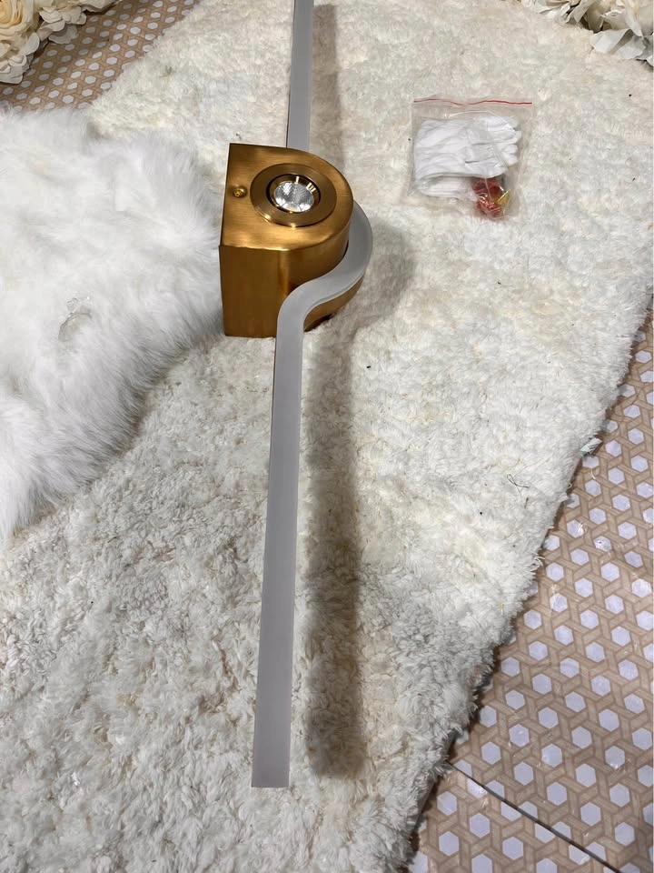 SOLFART 32” Modern LED Bathroom Vanity Light – Brushed Bronze - photo 2