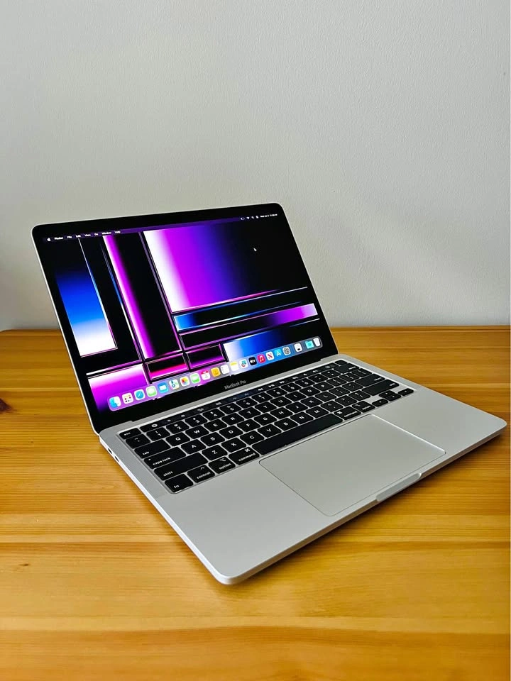 2020 Macbook Pro Touchbar 16GB RAM - 512GB Storage