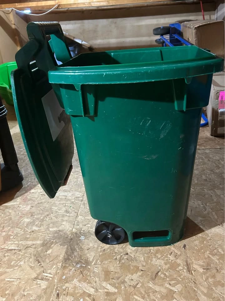 Green Organic Waste Bin with Wheels - photo 3