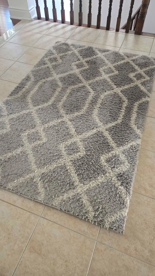 Grey and White Geometric Shag Area Rug - photo 2