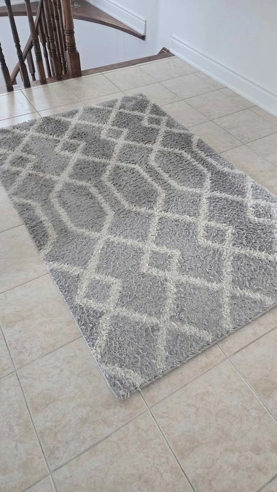 Grey and White Geometric Shag Area Rug - photo 3