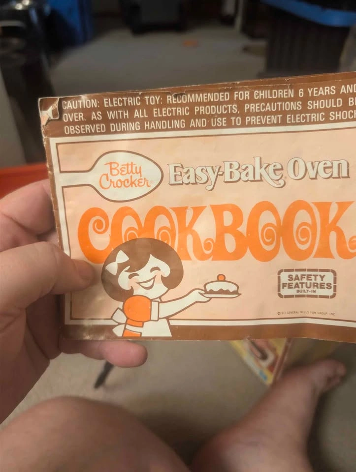 Vintage Betty Crocker easy bake oven - photo 3