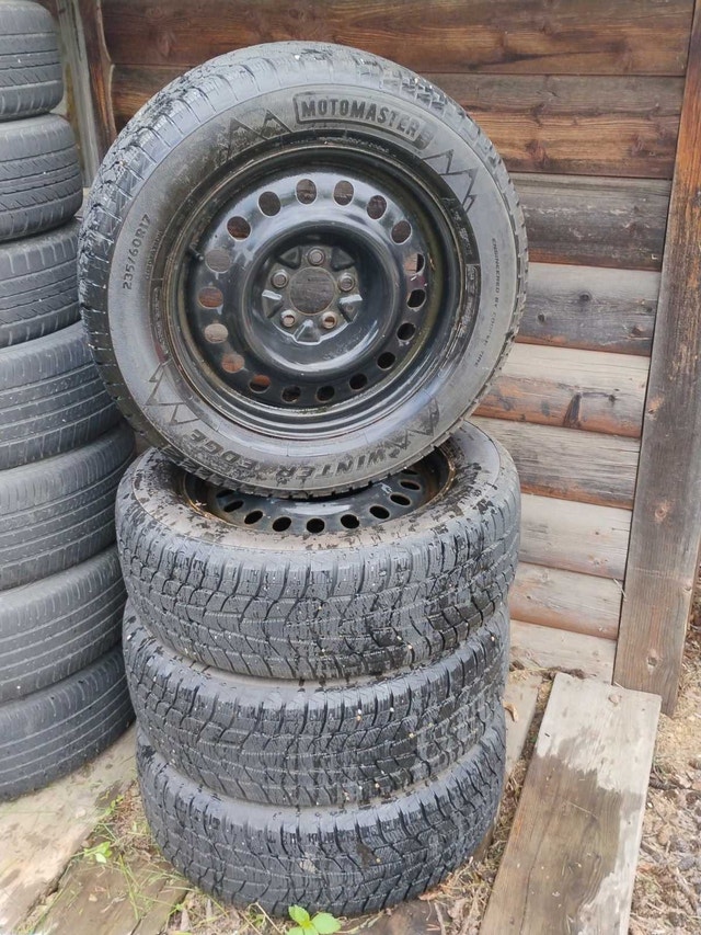 Motomaster Winter Edge 235/60R17 w/ steel rims (4 tires)