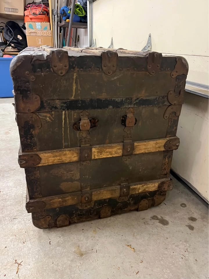 Vintage Steamer Trunk - photo 4