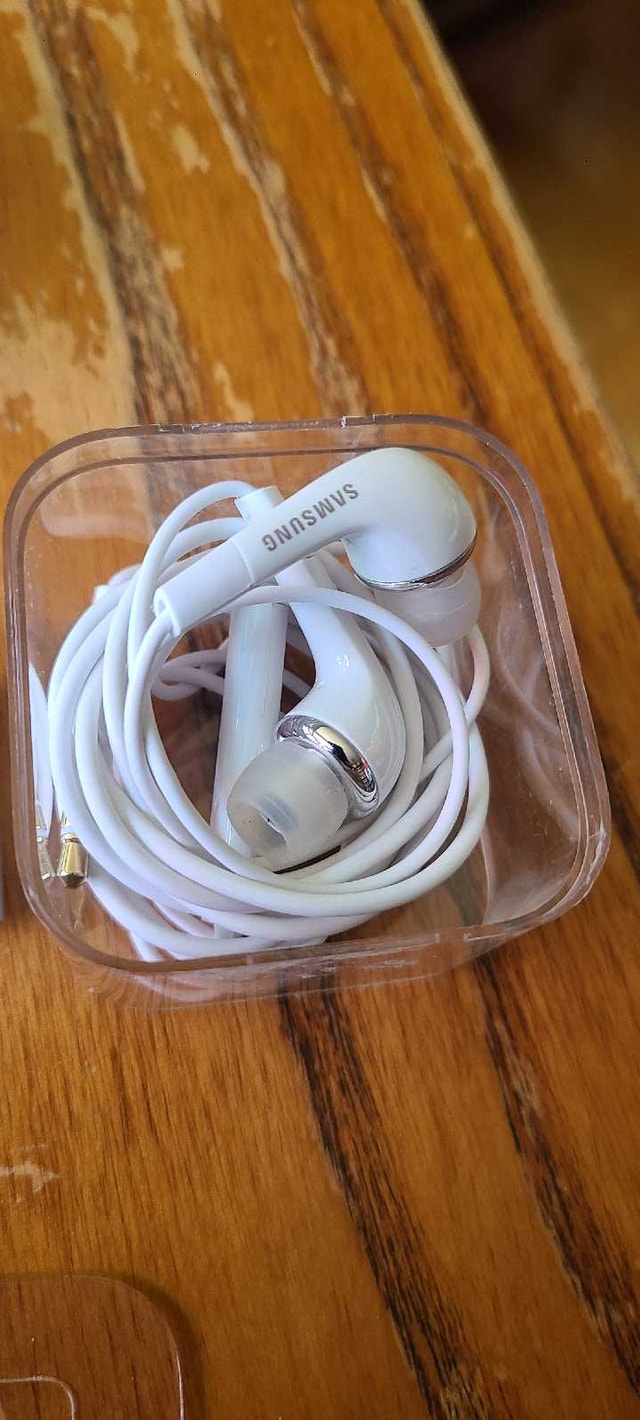 Apple iPod Shuffle..like new - photo 3