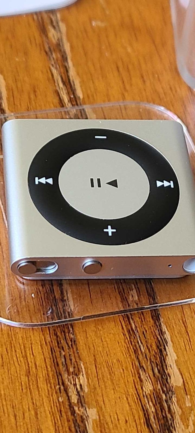 Apple iPod Shuffle..like new - photo 5