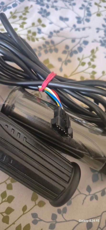 36V Electric Bike Throttle Grip with LED Voltage Display - photo 5