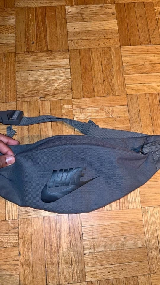 Nike sidebag