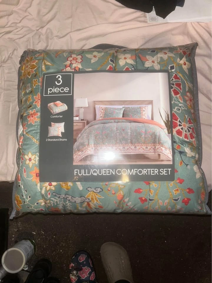 Vilano 3 piece Comforter Set (Full/Queen)