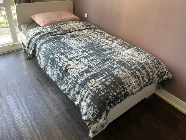 Bed frame + mattress - photo 2