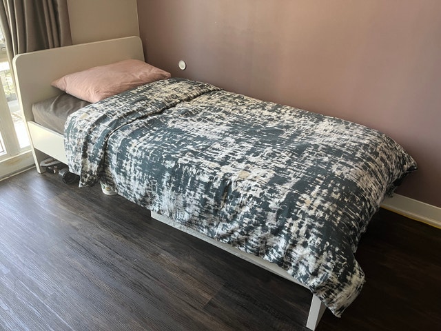 Bed frame + mattress - photo 3