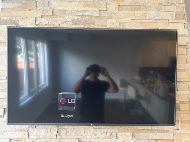 LG LED Television - photo 2