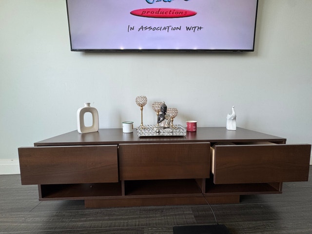 Avinger TV Stand (Truffle) – Fits TVs up to 65” - photo 3