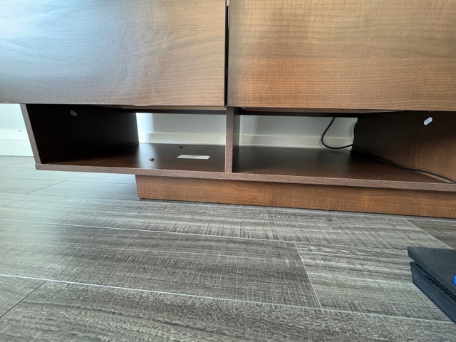 Avinger TV Stand (Truffle) – Fits TVs up to 65” - photo 5