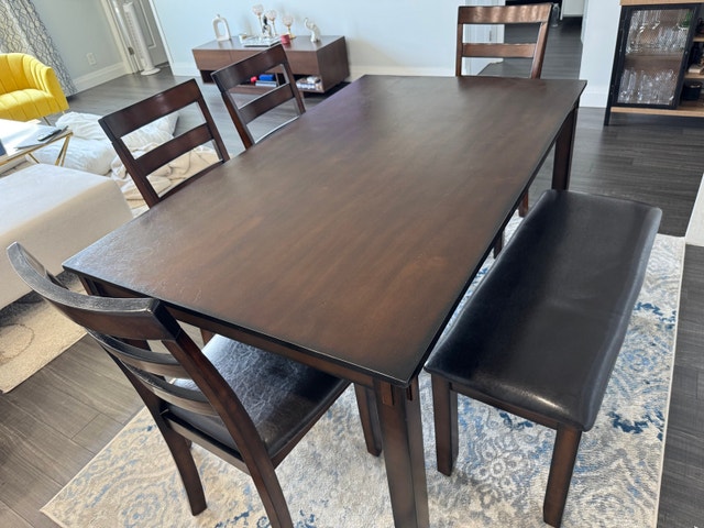 6-Person Dining Set with Rug (Available after 01/08)