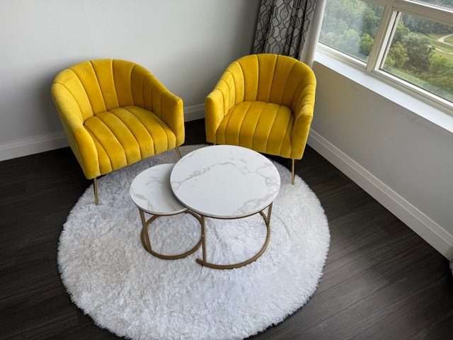 Oversized Accent Chair + coffee table + rug set