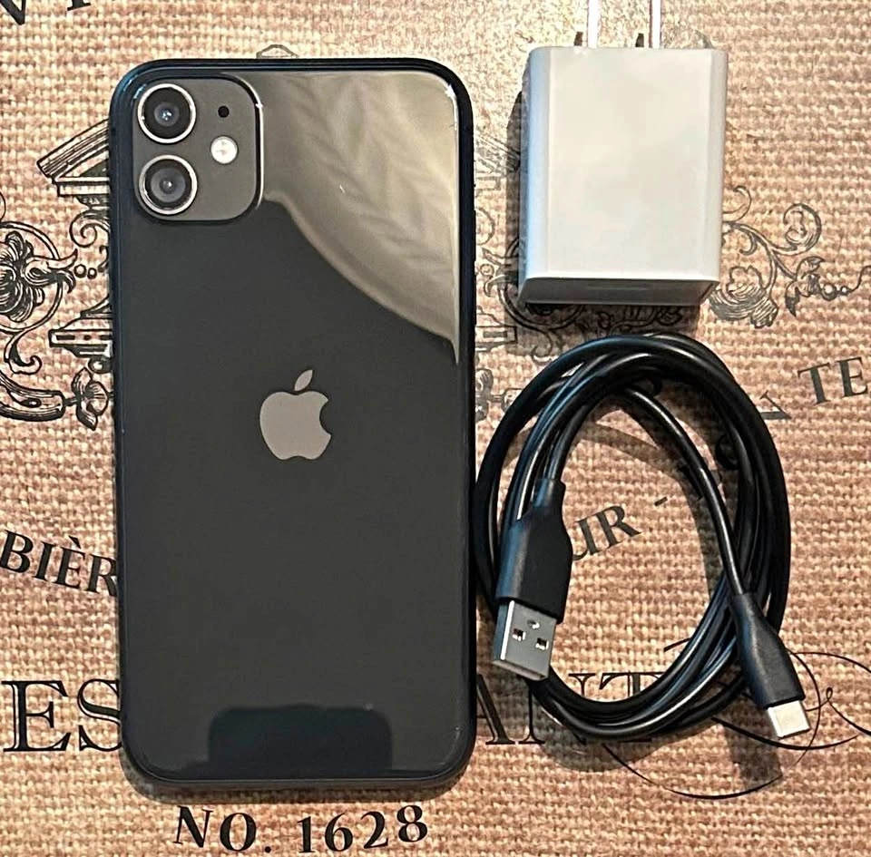 (100%) iPhone 11 128GB-GREAT CON+Accessories