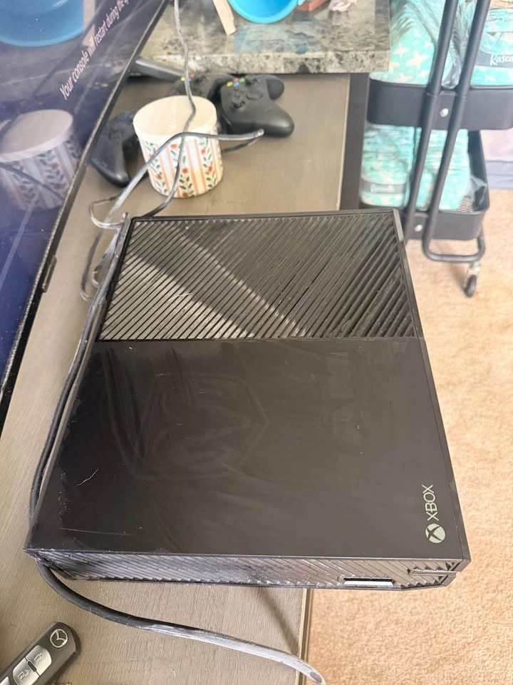 Xbox One console with 2 controllers and 5 games - photo 2