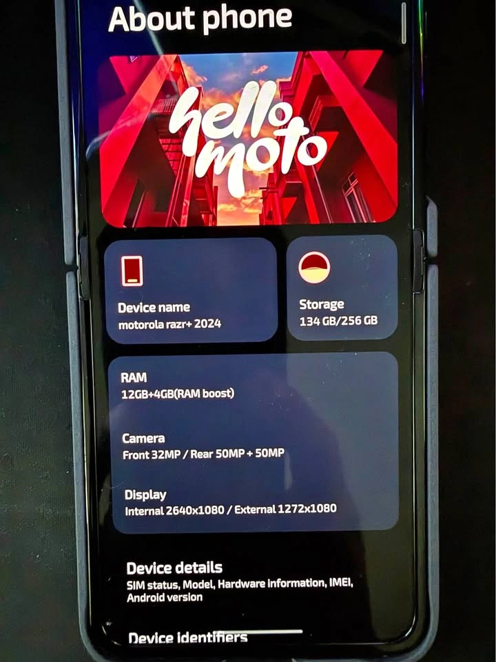 Motorola Razr+ 2024