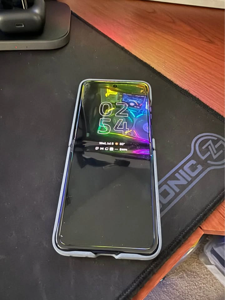 Motorola Razr+ 2024 - photo 3