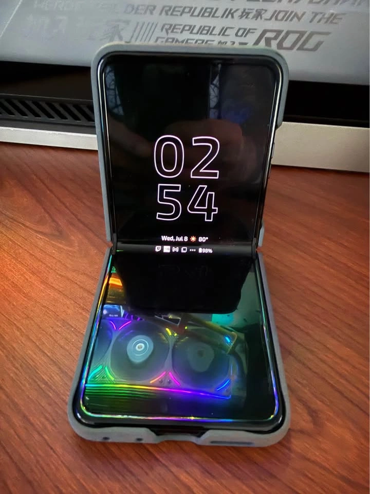 Motorola Razr+ 2024 - photo 4