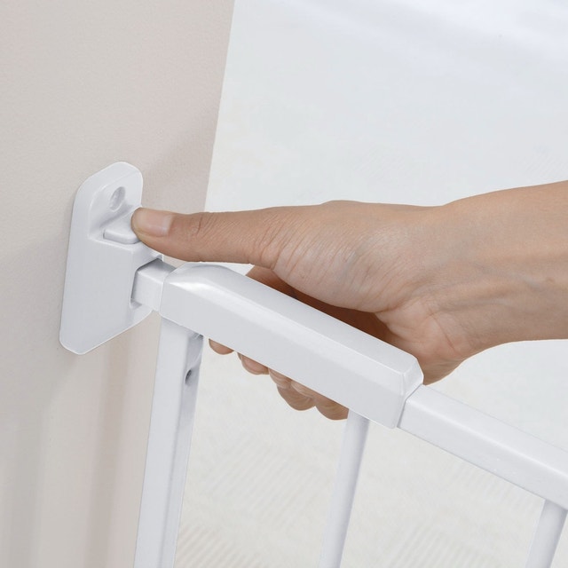 Safety 1st Wide & Sturdy Sliding Gate - photo 4