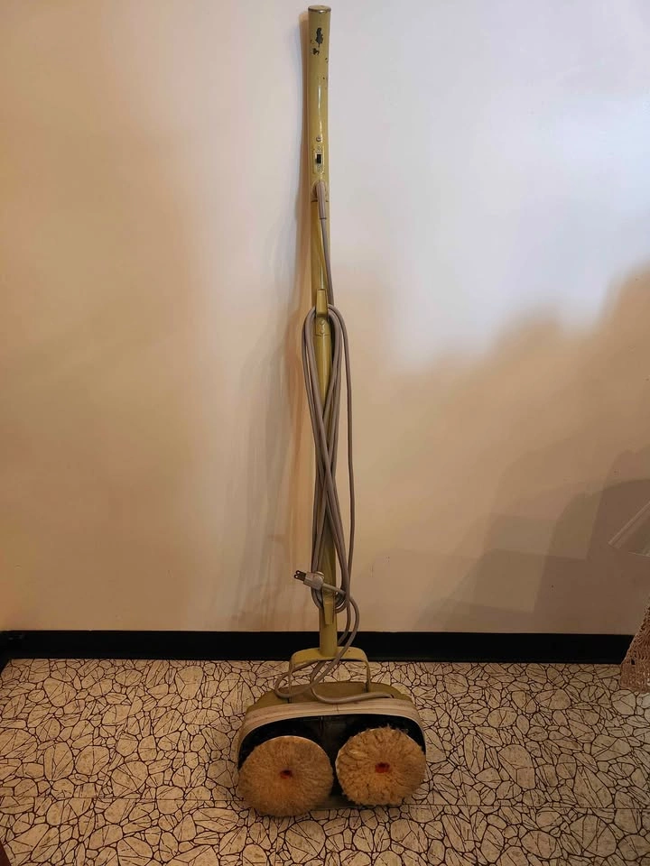 Vintage Hoover Floor Polisher - photo 4