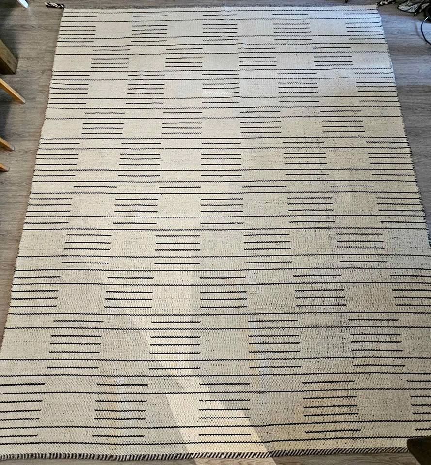 Large Reversible Wool Blend Area Rug - 8' x 10'