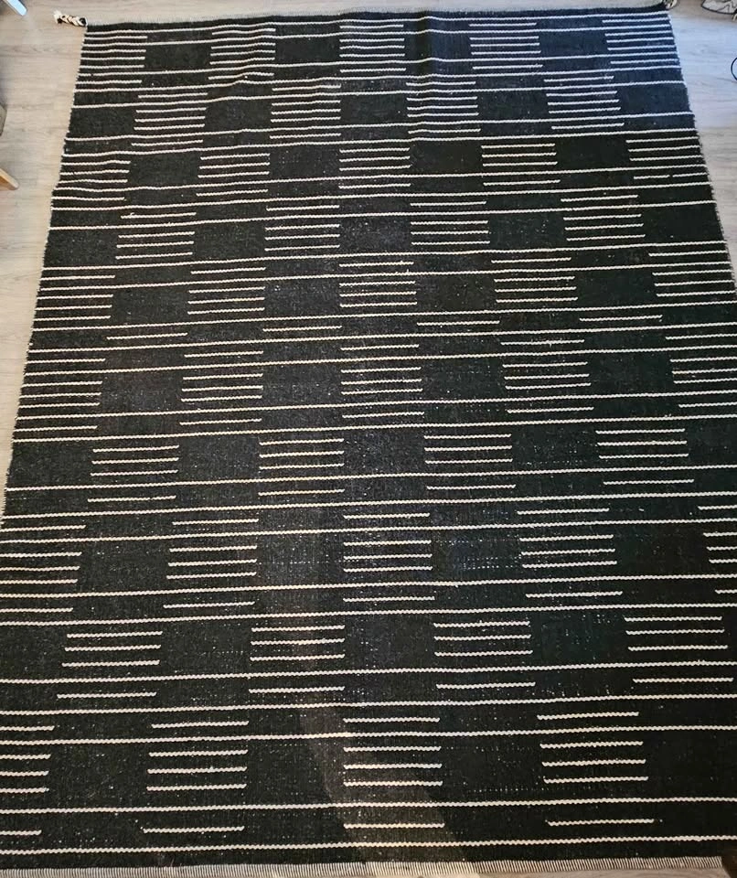 Large Reversible Wool Blend Area Rug - 8' x 10' - photo 3