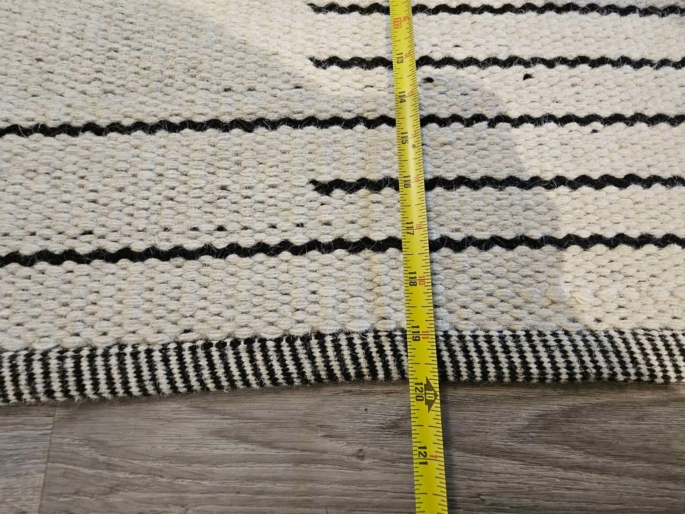 Large Reversible Wool Blend Area Rug - 8' x 10' - photo 5