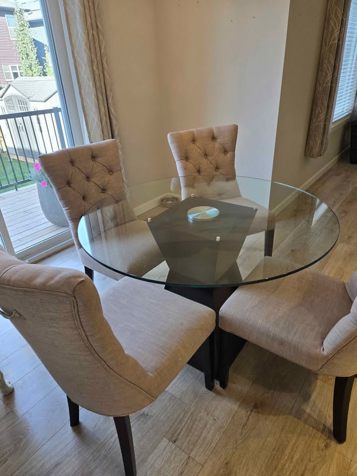 Table and chairs - photo 2