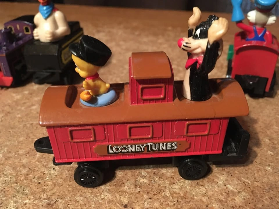 Lot of 4 1989 Ertl Looney Tunes & 1995 Thomas Train - photo 4