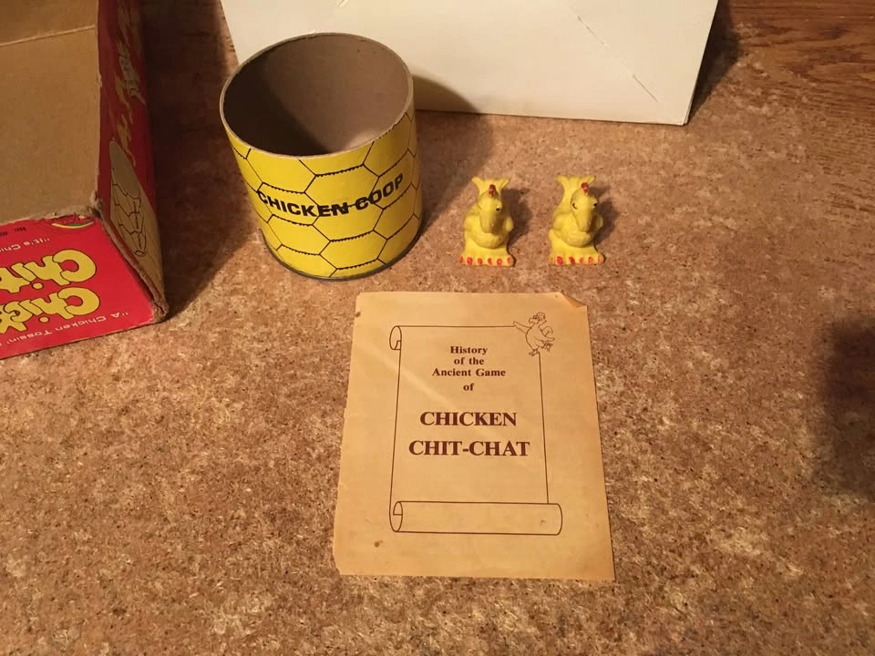 VINTAGE CHICKEN CHIT CHAT TOSSIN DICE GAME 1981 - photo 5