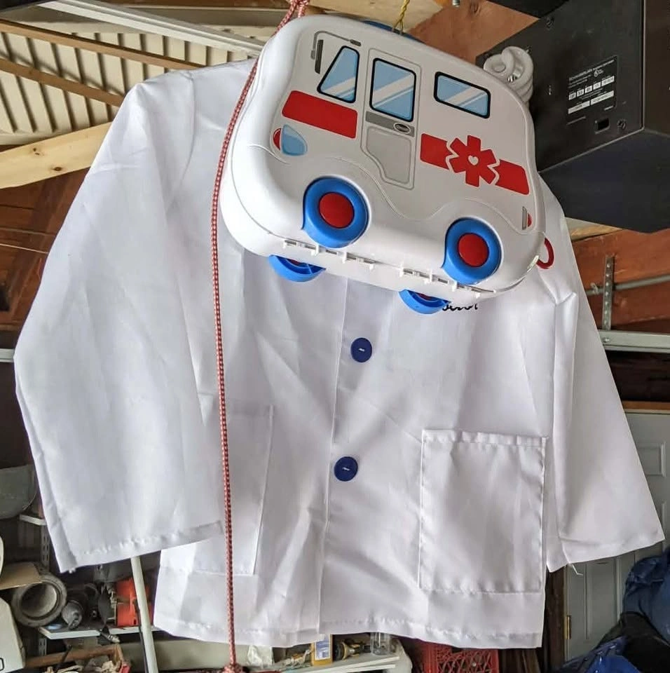 LOT OF 4 KIDS COSTUMES DOCTOR CAPTAIN AMERICA POLICE RECYCLE TRU - photo 2