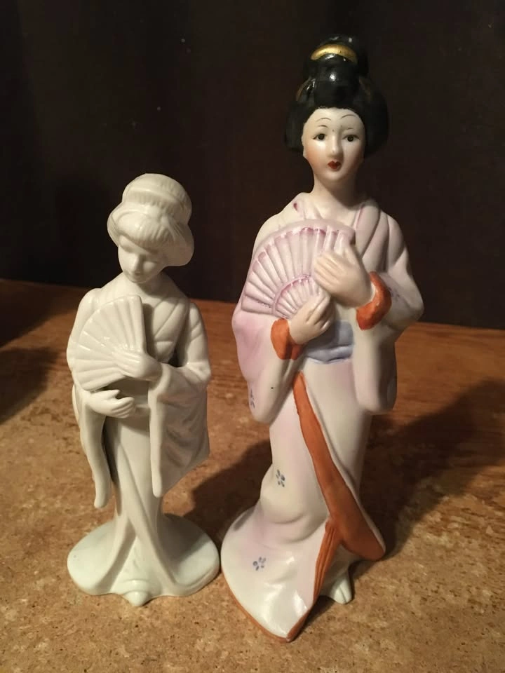 Lot of 7 Vintage Japanese Geisha Figurines, Vases, and Fan - photo 2